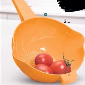 Tupperware 2 Quart Colander Strainer with Handle,